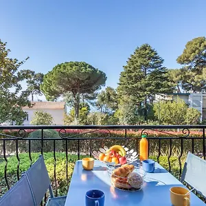 https://apartment-beau-rivage-carqueiranne.fr-provencehotel.com